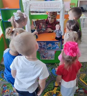 Знакомим малышей с творчеством А.С.Пушкина Знакомим малышей с творчеством А.С.Пушкина.